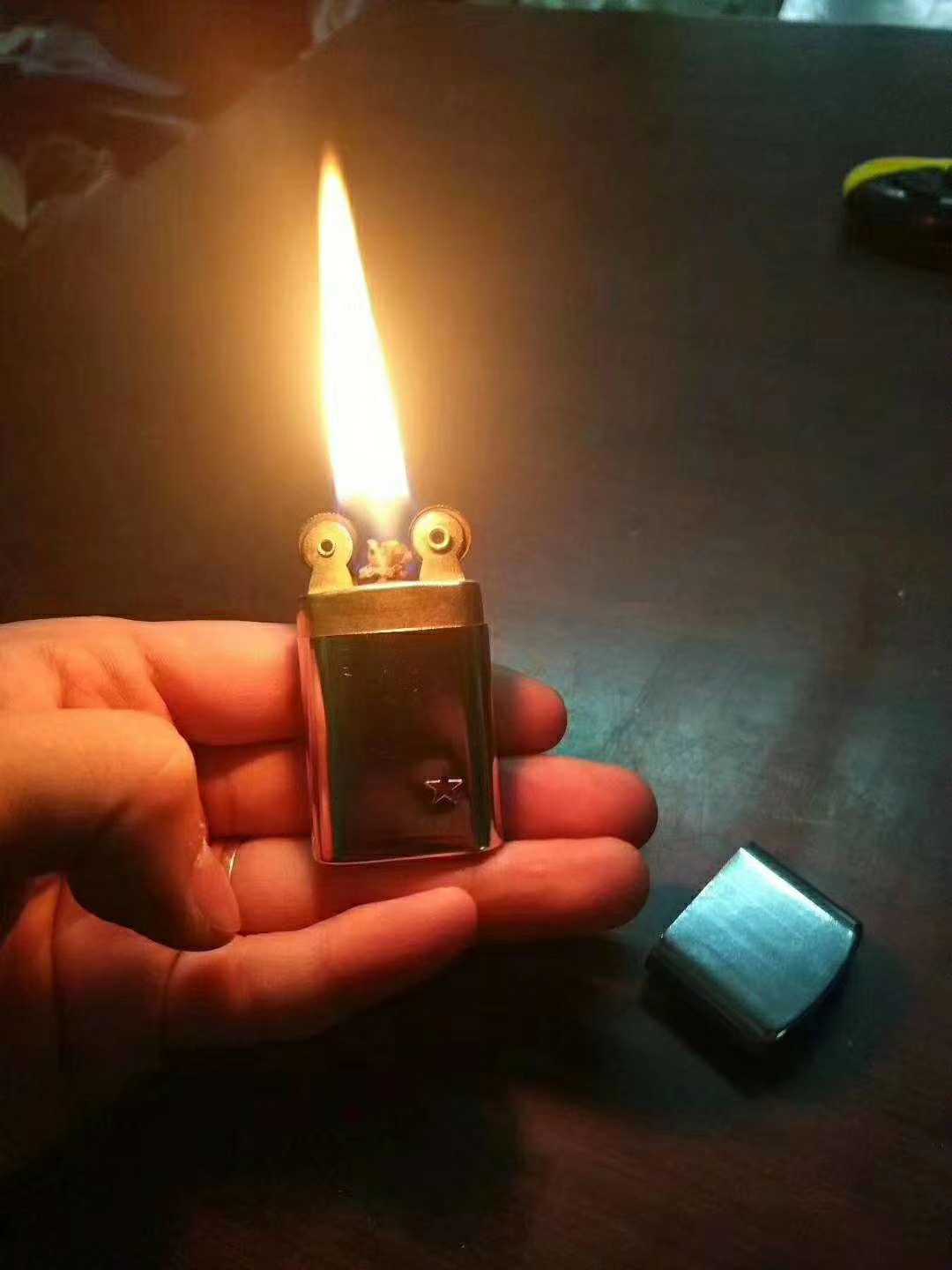 Military fans 80s inventory old mountain front line moisture-proof double wheel kerosene lighter emergency public hair lighter