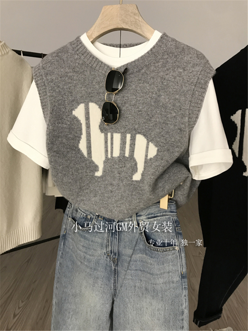 High clothing BI preparation puppies embroidery jacquard ~ round collar sleeveless loose wool knit vest waistcoat for women in spring and summer