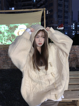 High-end maternity wear sweater autumn and winter gentle wind soft twist horn buckle maternity knitted top jacket womens trend