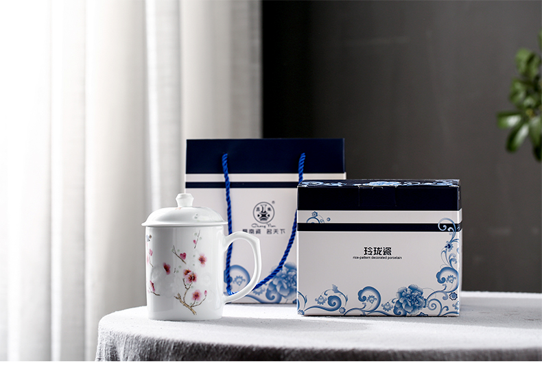 New colors and exquisite fragrance waft of jingdezhen ceramic cups with cover the name plum blossom put in winter festival office gifts cups