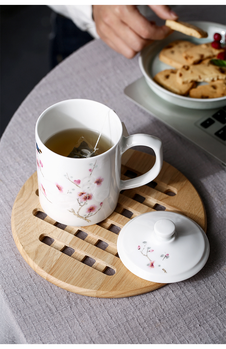 New colors and exquisite fragrance waft of jingdezhen ceramic cups with cover the name plum blossom put in winter festival office gifts cups