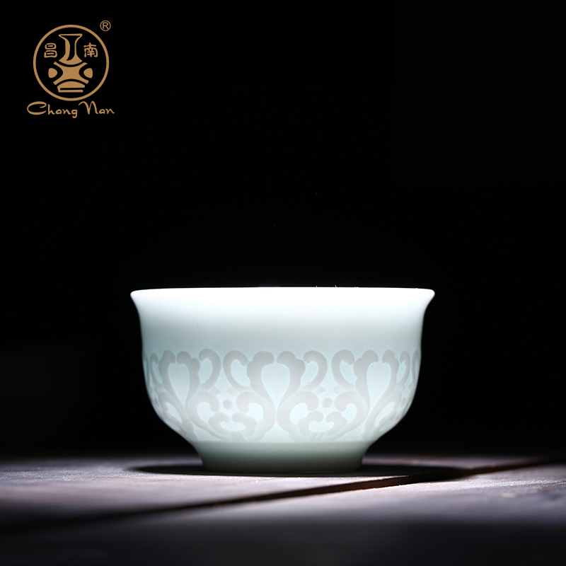 Prosperous south shadow tsing kung fu tea cups of jingdezhen ceramics single CPU personal tea cup, cup of pervious to light the sample tea cup master CPU