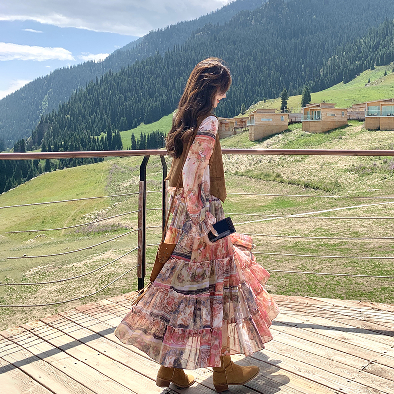 Bohemian Resort Style Printed Dress Set for Women, Spring and Autumn Long-Sleeved Two-Piece Set, Slimming Cake Skirt, Romantic Style