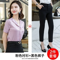 Розовая рубашка, черные штаны