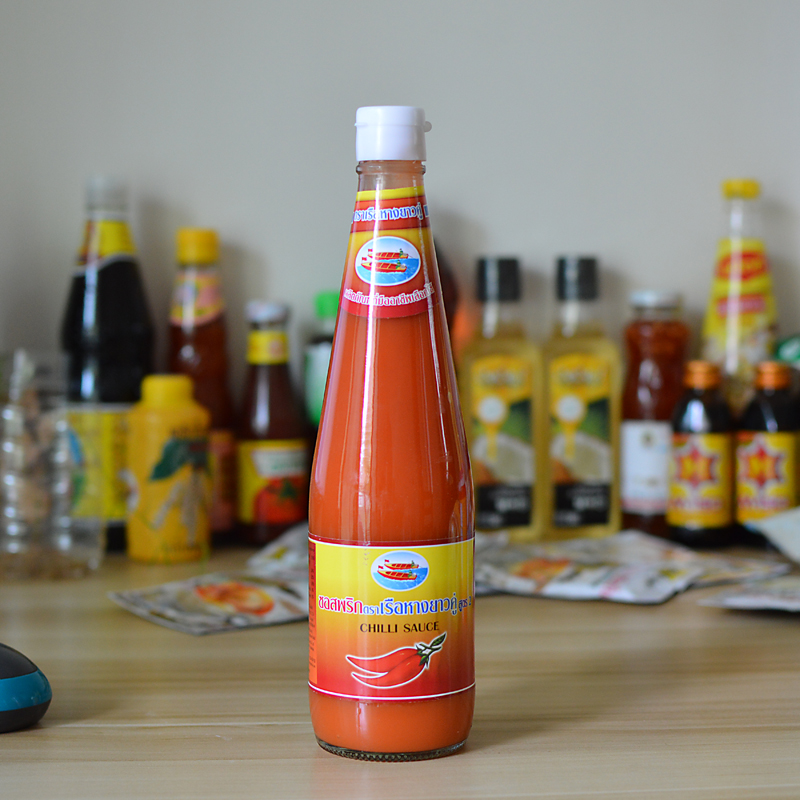 Thai boat chili sauce is a 640g Thai sour chili sauce for powder feet