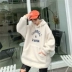 Mùa đông phiên bản Hàn Quốc của phong cách Harajuku bf lỏng thêu hoang dã cừu giả cừu dày áo len trùm đầu nữ sinh viên thủy triều thời trang nữ 2021 Áo len