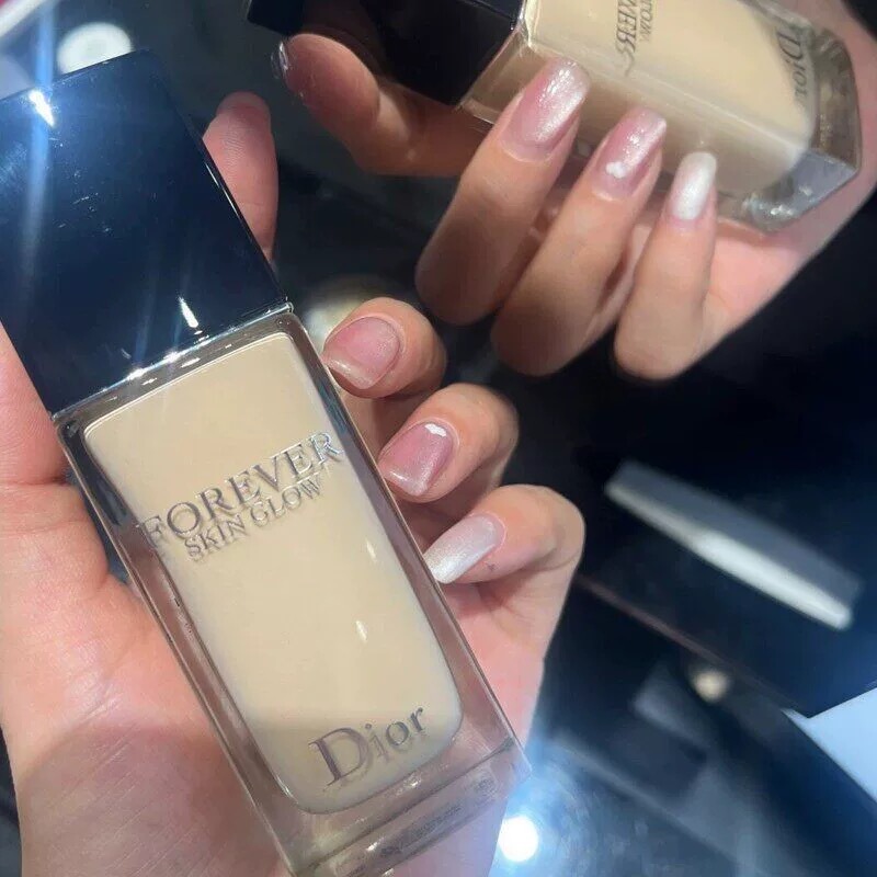Bargain! Dior New and Old Versions of the Long-Lasting Foundation Liquid in All Shades On/1N