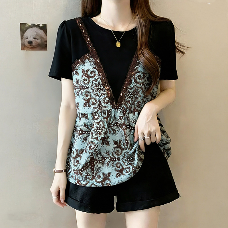 Plus-Size High-End Printed Faux Two-Piece Short-Sleeve T-Shirt for Women, Summer Loose Fit, Flattering and Versatile Top for Curvy Women
