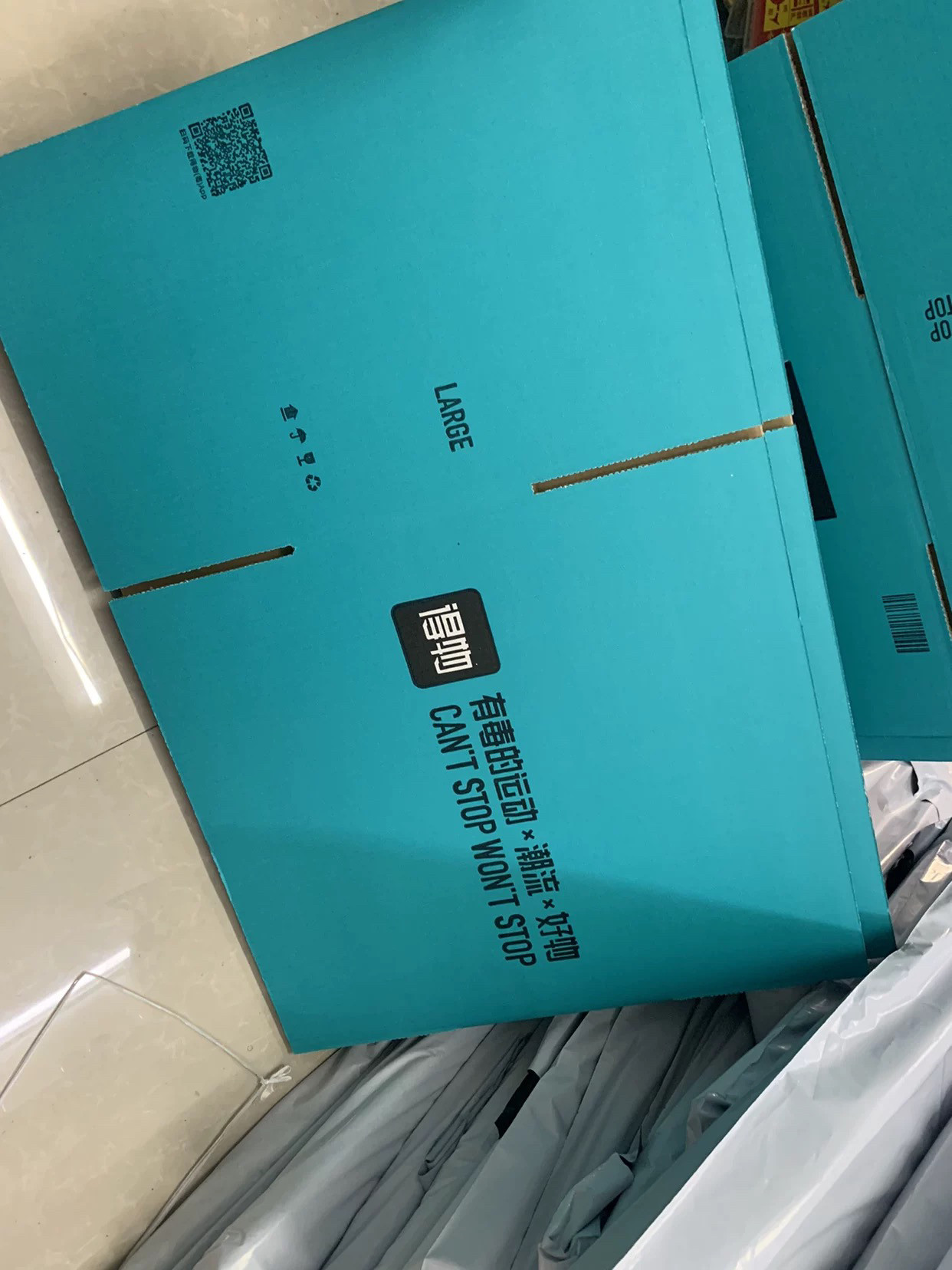 картон 得雾鞋盒 快递包装盒 电商包装盒 哑光磨砂胶带 卡片证书 放为扣