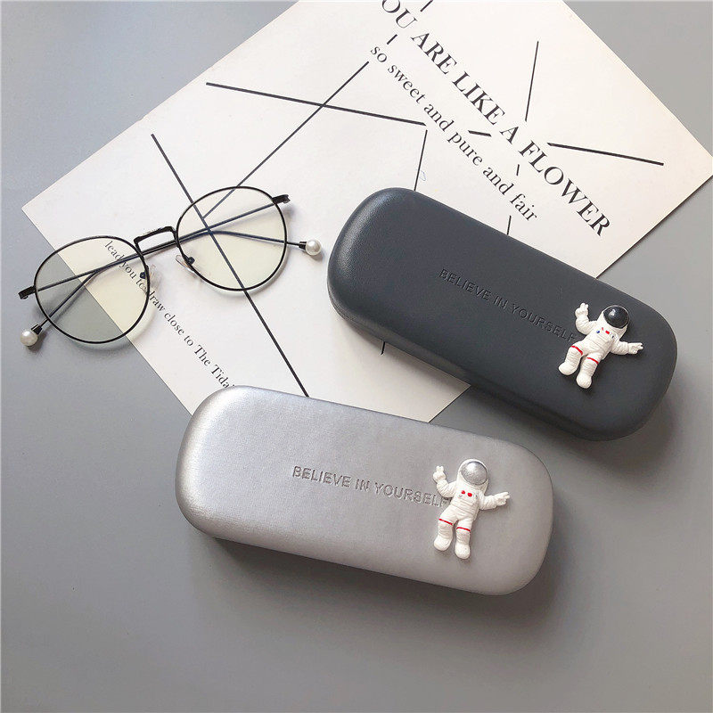 Astronaut frame glasses box in portable box of high - end student myopia mirror male and female universal