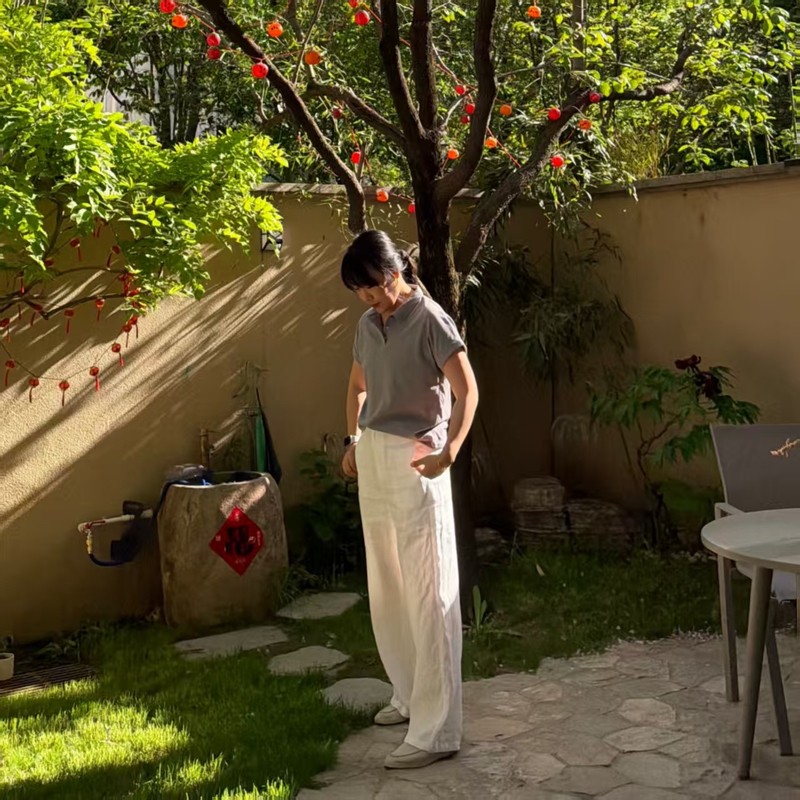 The Same Linen Pants as Seen on Lp, Exuding a Relaxed and Elegant Vibe from a Magazine Shoot