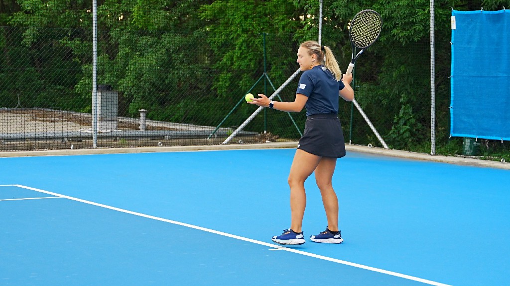 【实拍视频】打网球的女孩视频素材02-PoseAe