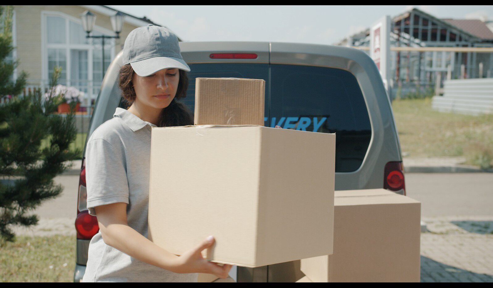 【实拍视频】送货员搬货视频素材-PoseAe