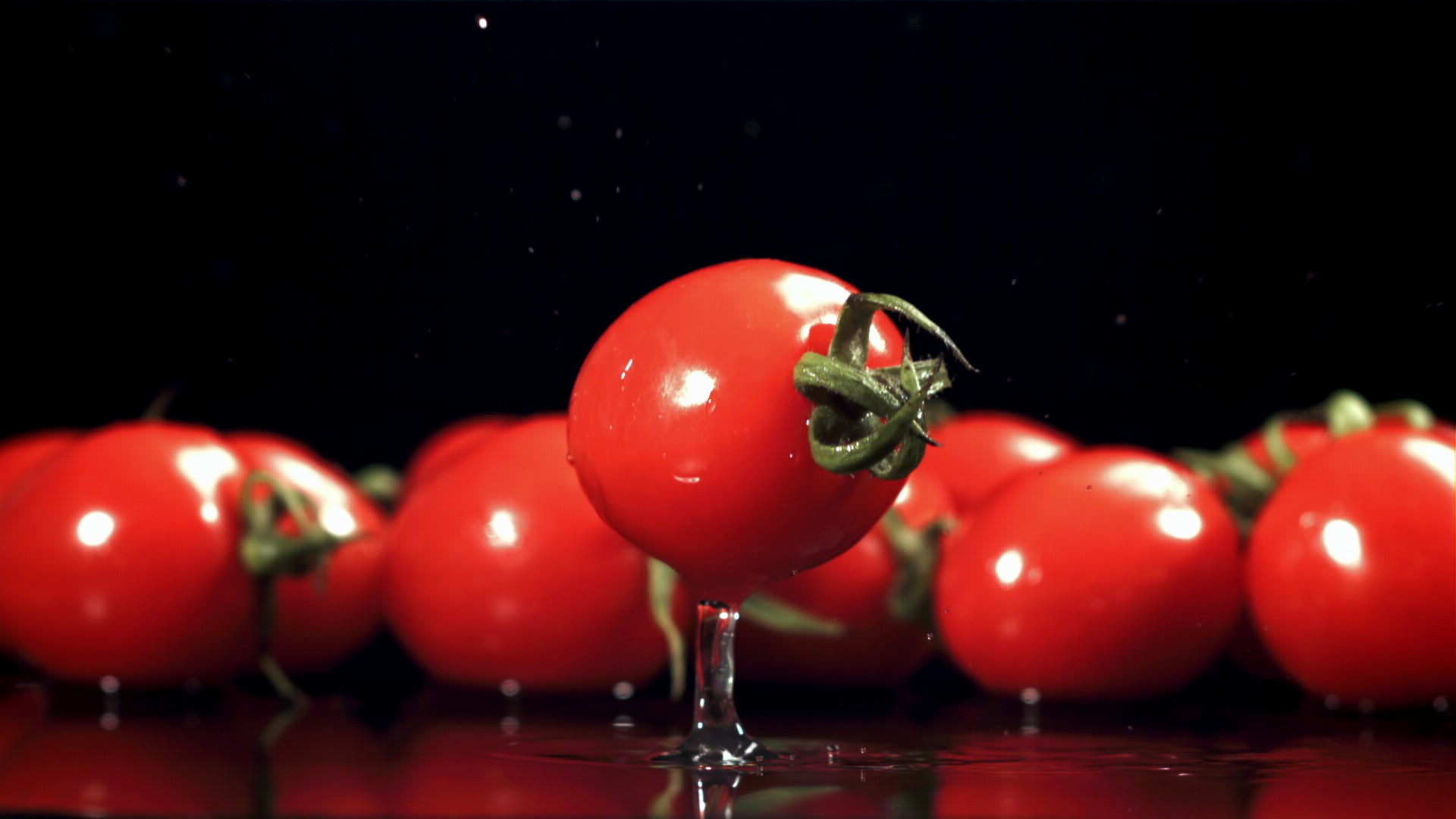 【实拍视频】圣女果落下溅起水花-PoseAe