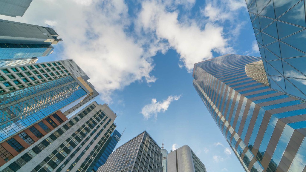 【实拍视频】高清摩天大楼仰拍天空延时摄影实拍素材-PoseAe