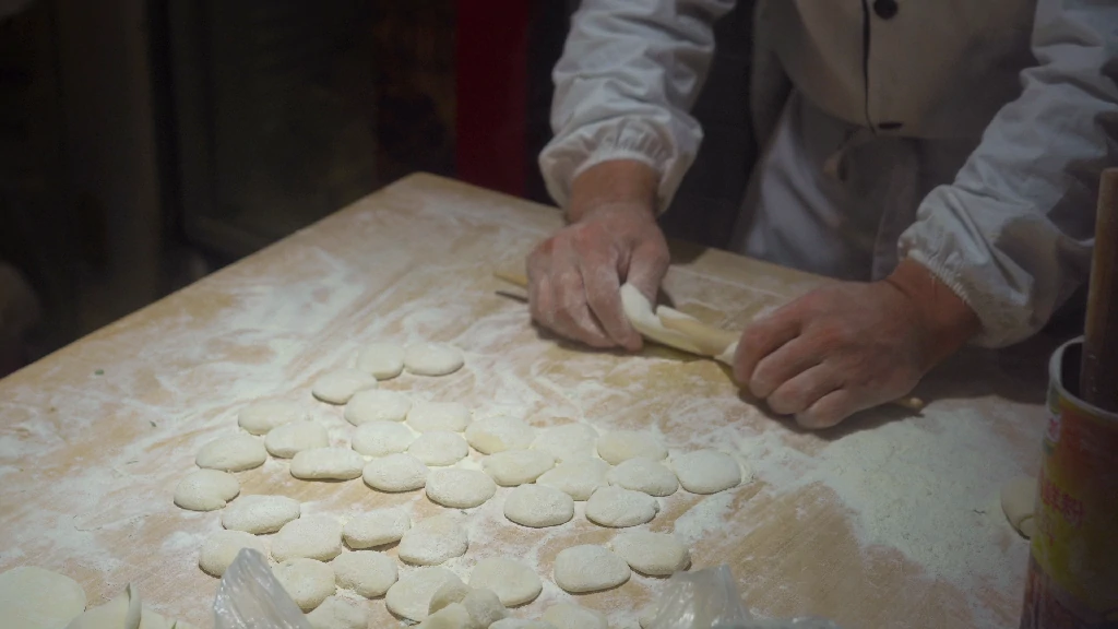 【实拍视频】擀饺子皮视频素材-PoseAe