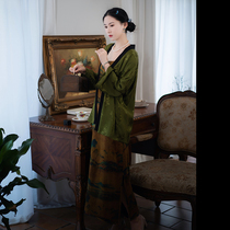 Xiao Gongzi) like a dream light) Chinese style autumn new retro Han elements beige cardigan top old satin S206