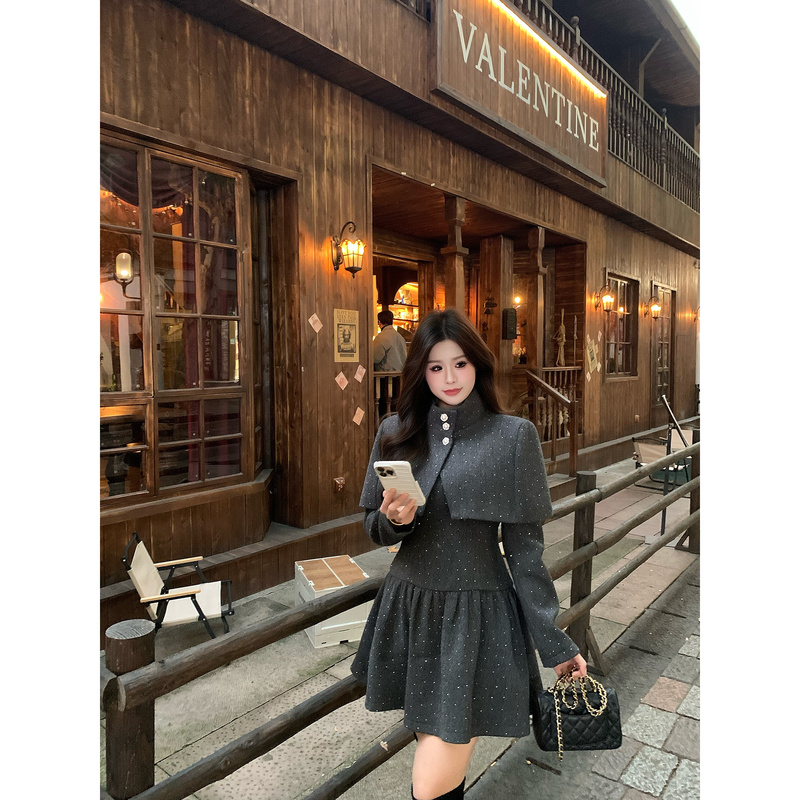 Li Shasha【Swan Dream】Gray Square Neck Dress for Women, Winter, Slightly Plump, French Style, High-End Waist-Cinching Rhinestone Set