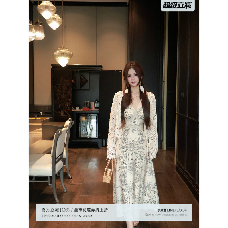 Li Shasha【Ukiyo-E】Floral V-Neck Spaghetti Strap Long Dress for Women, Summer Plus Size, Vacation Waist-Cinching A-Line Dress Li Shasha【Ukiyo-E】Floral V-Neck Spaghetti Strap Long Dress for Women, Summer Plus Size, Vacation Waist-Cinching A-Line Dress