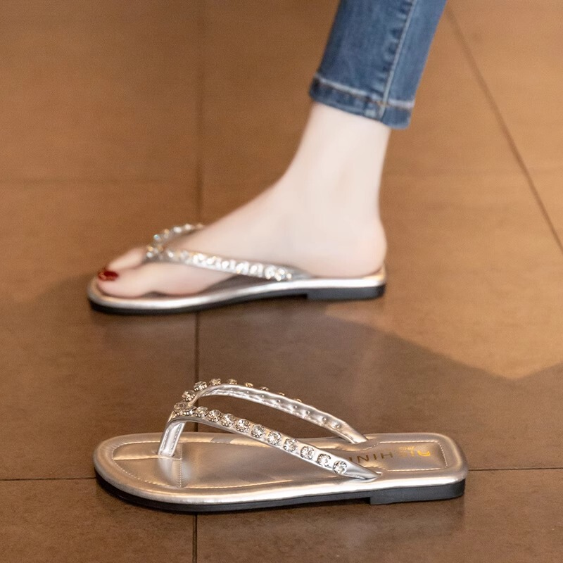 Hong Kong Genuine Leather French-Style Stunning Flat Flip-Flops for Women, Summer Outdoor Wear, 2026 New Model, Silver Rhinestone Beach Sandals