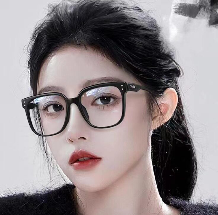 如何挑选时尚且功能全面的新款近视眼镜?-老花镜-淘宝百科网
