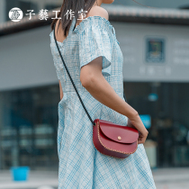 Zi Yi] Handmade first layer cowhide retro solid color magnetic buckle envelope messenger shoulder casual women small messenger mobile phone bag