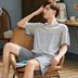 Bộ đồ ngủ mens màu xám đơn giản quần short cotton mùa hè hai mảnh bộ màu có thể mặc bộ đồ quần áo về nhà. 