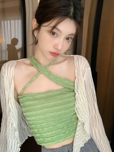 Зеленый трикотажный тонкий дизайнерский свитер, лонгслив, кардиган, тренд сезона, V-образный вырез