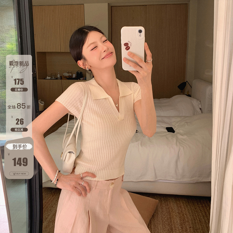 Zhang Beibei Ibell Old Money Style Three-Dimensional Ribbed Polo Collar Wool Sweater for Women, Slim Fit, Regular Shoulder, V-Neck Knit Top Zhang Beibei Ibell Old Money Style Three-Dimensional Ribbed Polo Collar Wool Sweater for Women, Slim Fit, Regular Shoulder, V-Neck Knit Top