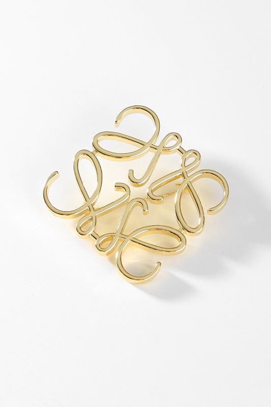 Loewe 23 New Versatile Sweater Suit European and American Luxury Unisex Couple Suit Geometric Hollow Brooch Lapel Pin