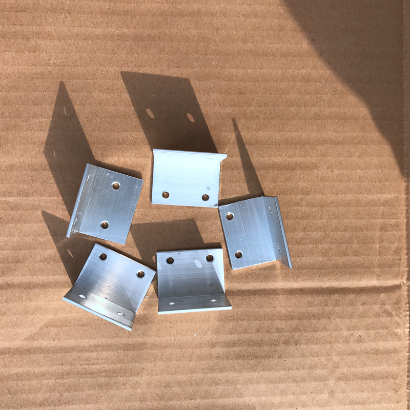 20 * 30 * 3 0 mm aluminum alloy angle aluminum 30 * 20 * 1mm unequal side alumina color angle aluminum cooling fin