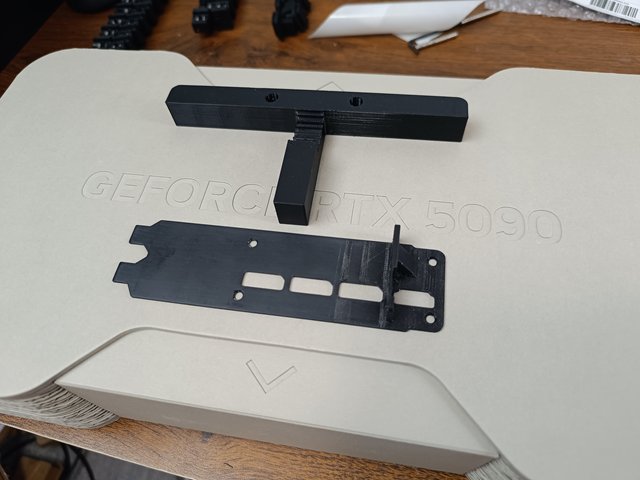 RTX 50 FE flip-chip module adapted to Lianli A4-H2O