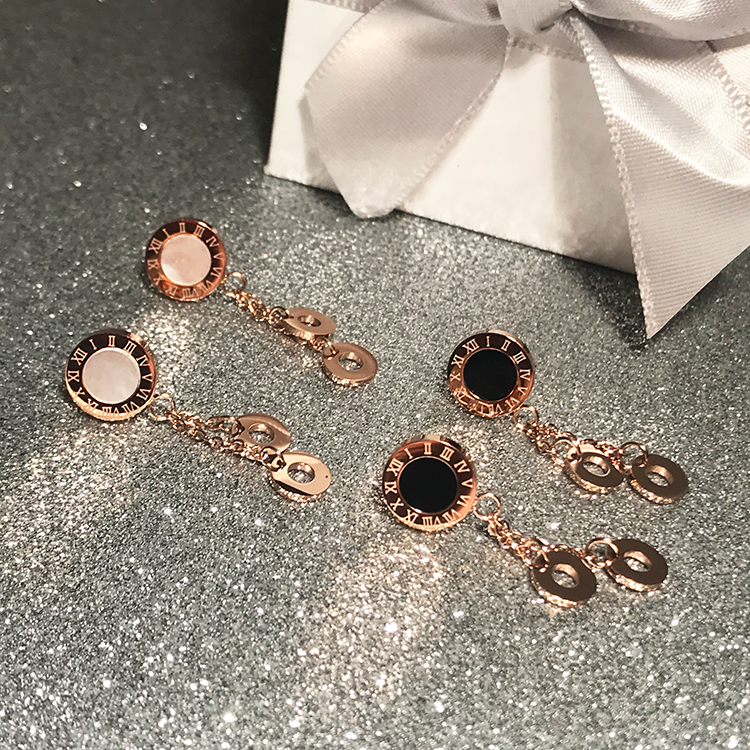 Korean version Rome Fresh flow Suearrings Earrings Needle Female Titanium Steel Plated 18K Rose Gold Sweet 100 lap black and white not to fall