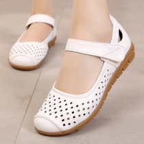 Genuine leather hollowed-out round-head flat-bottomed mom big code sandal sandal 2022 new 41-43 spring soft leather hole nurse shoes