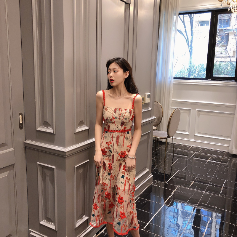 2021 summer new very fairy Platycodon grandiflorum French retro gentle style super fairy embroidery hollow sling dress women