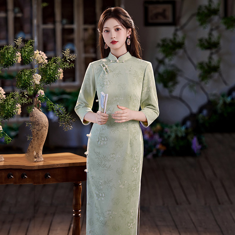 Green New Chinese-Style Long-Sleeved Autumn Cheongsam with Three-Quarter Sleeves, 2026 New Model, Youthful Style, Retro Slim-Fit Waist-Cinching for Spring and Autumn Green New Chinese-Style Long-Sleeved Autumn Cheongsam with Three-Quarter Sleeves, 2026 New Model, Youthful Style, Retro Slim-Fit Waist-Cinching for Spring and Autumn