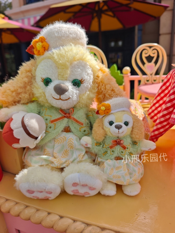 Shanghai Disney Summer Kitchen Station Sitting Pose Autumn Cookie Pendant Halloween Cookieann Keychain Plush Doll