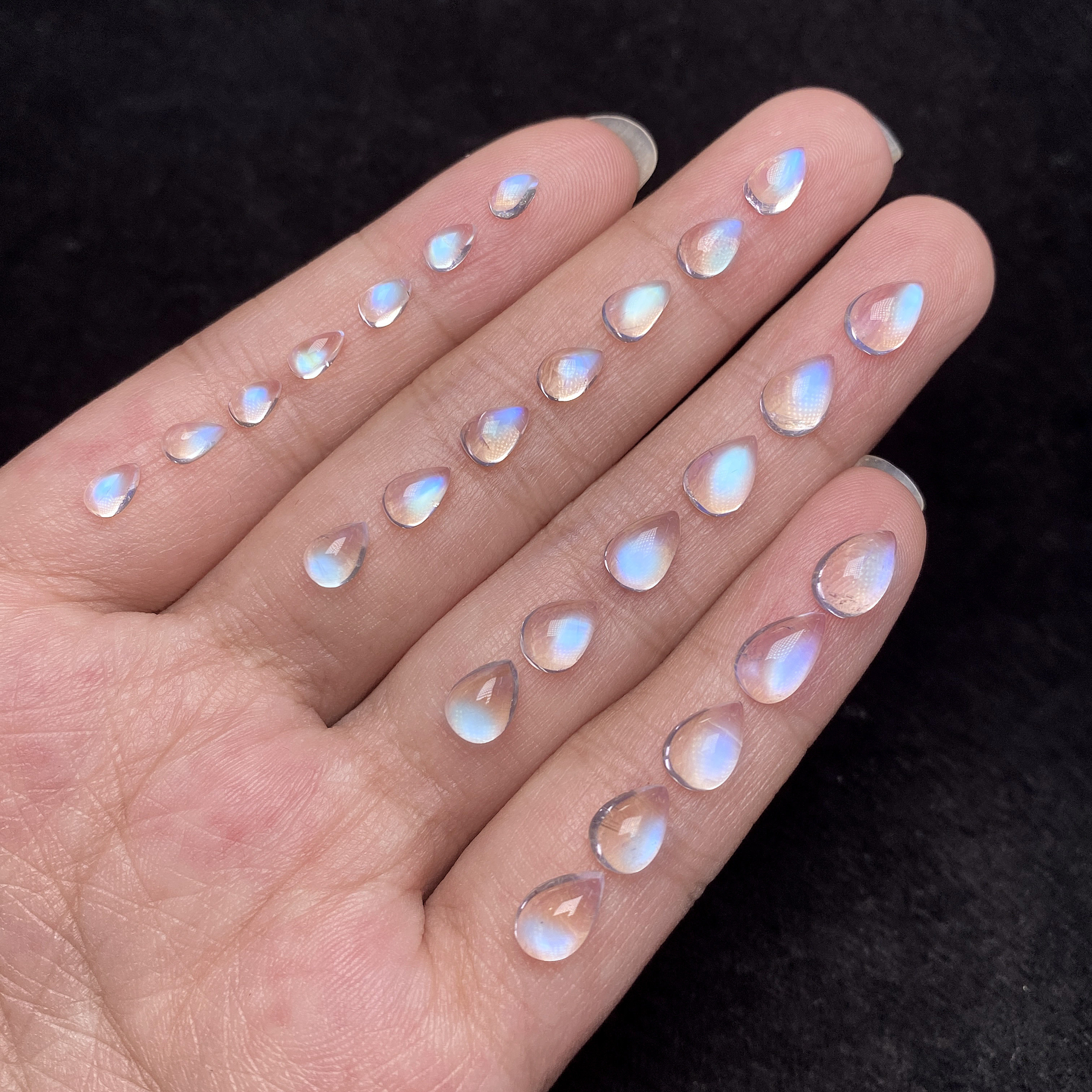 Wholesale natural moonstone pear-shaped ring face high transparent blue moonlight bare stone Indian material strong blue light ring pendant with stone