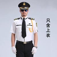 Белая футболка, аксессуары, короткий рукав