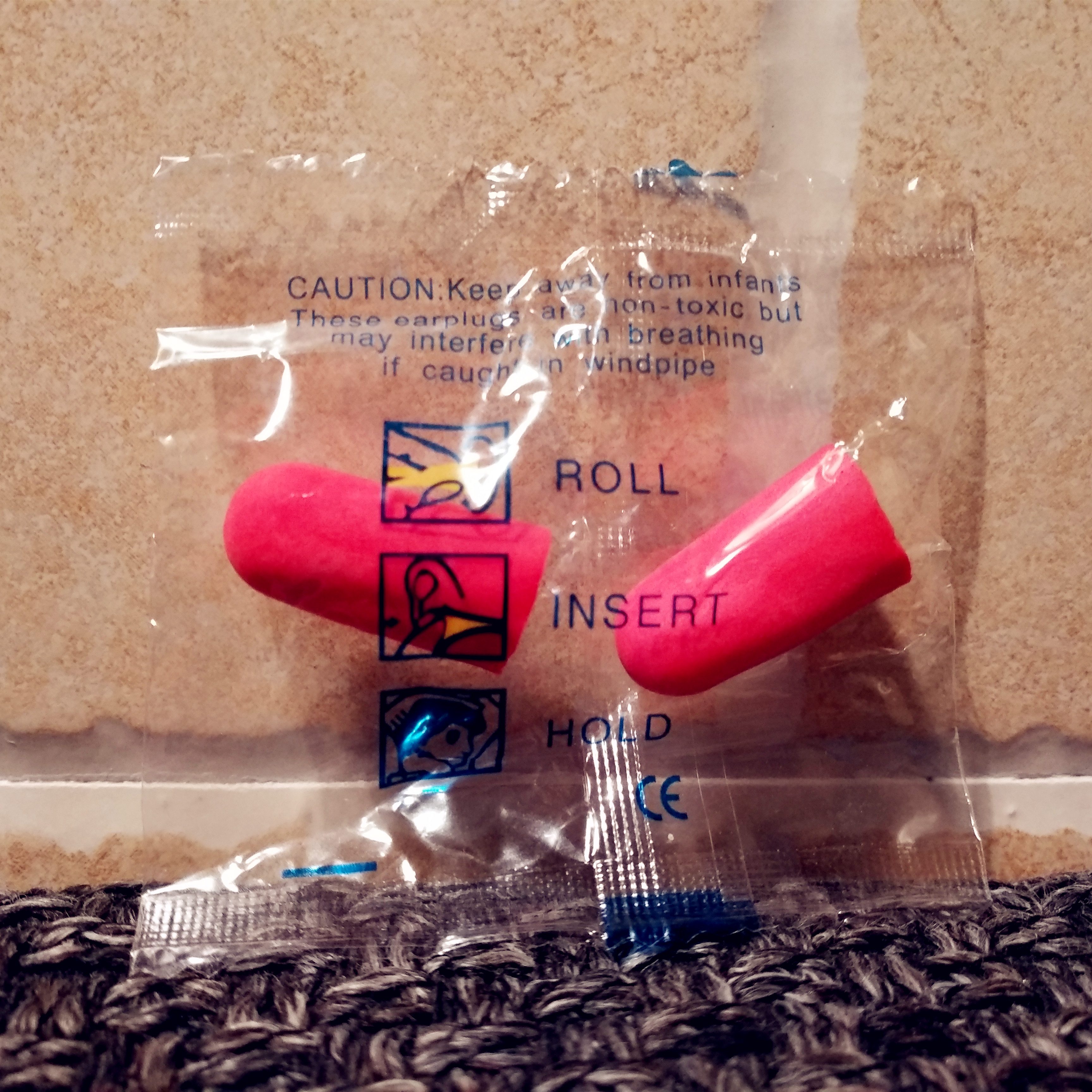 Take a copy and send 3 pairs of earplugs China Airlines multi-purpose earplugs anti-noise learning to help sleep earplugs