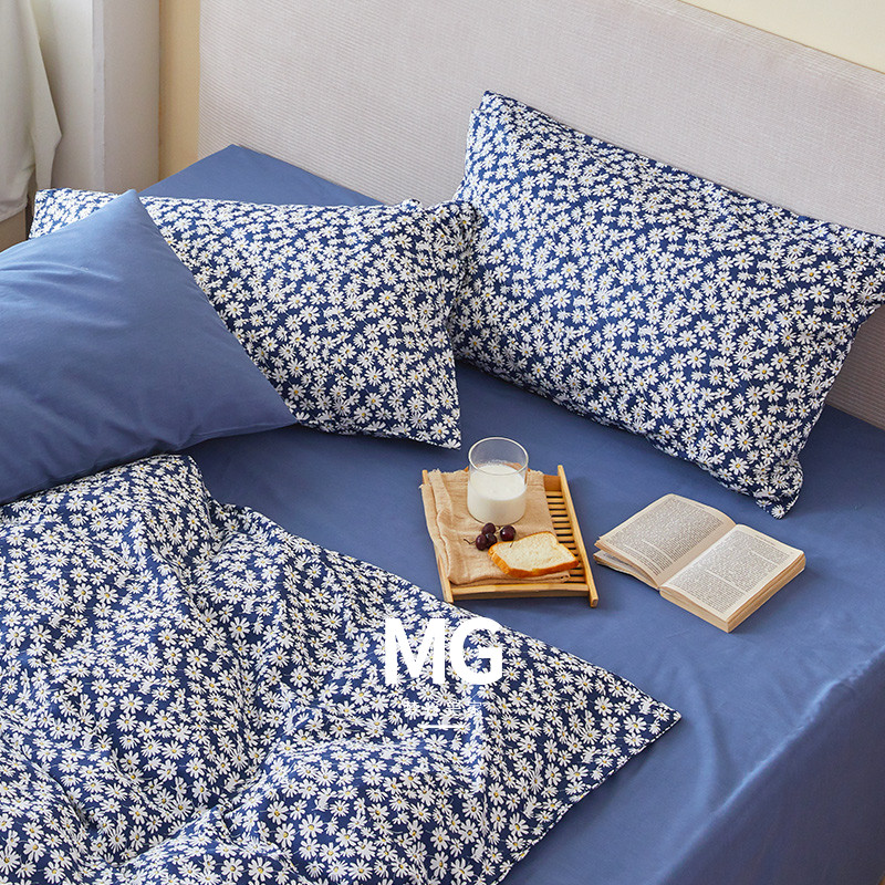 Day-style minimalist pure cotton bed with four sets of blue bottom white small flower art All cotton quilts for students bed linen three sets