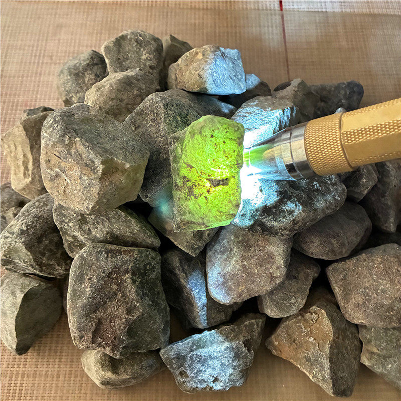💎天然翡翠原石，冰种料满色挂件，仅需9.90！💎-缅甸翡翠-淘宝好物网