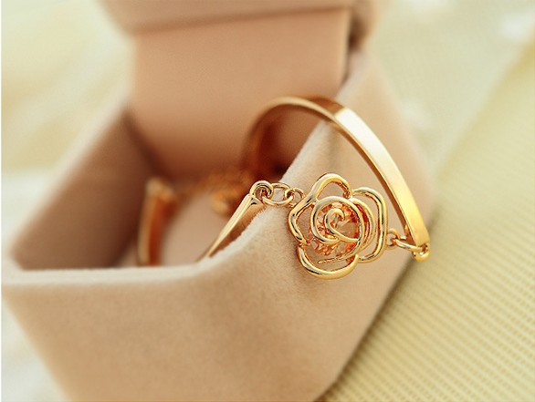 Phiên bản Hàn Quốc của vòng tay trang sức nhỏ Camellia vòng tay kim cương sáng bóng thời trang hoang dã vẻ đẹp ngọt ngào mô hình điều chỉnh đồ trang sức tay vòng tay nam vàng