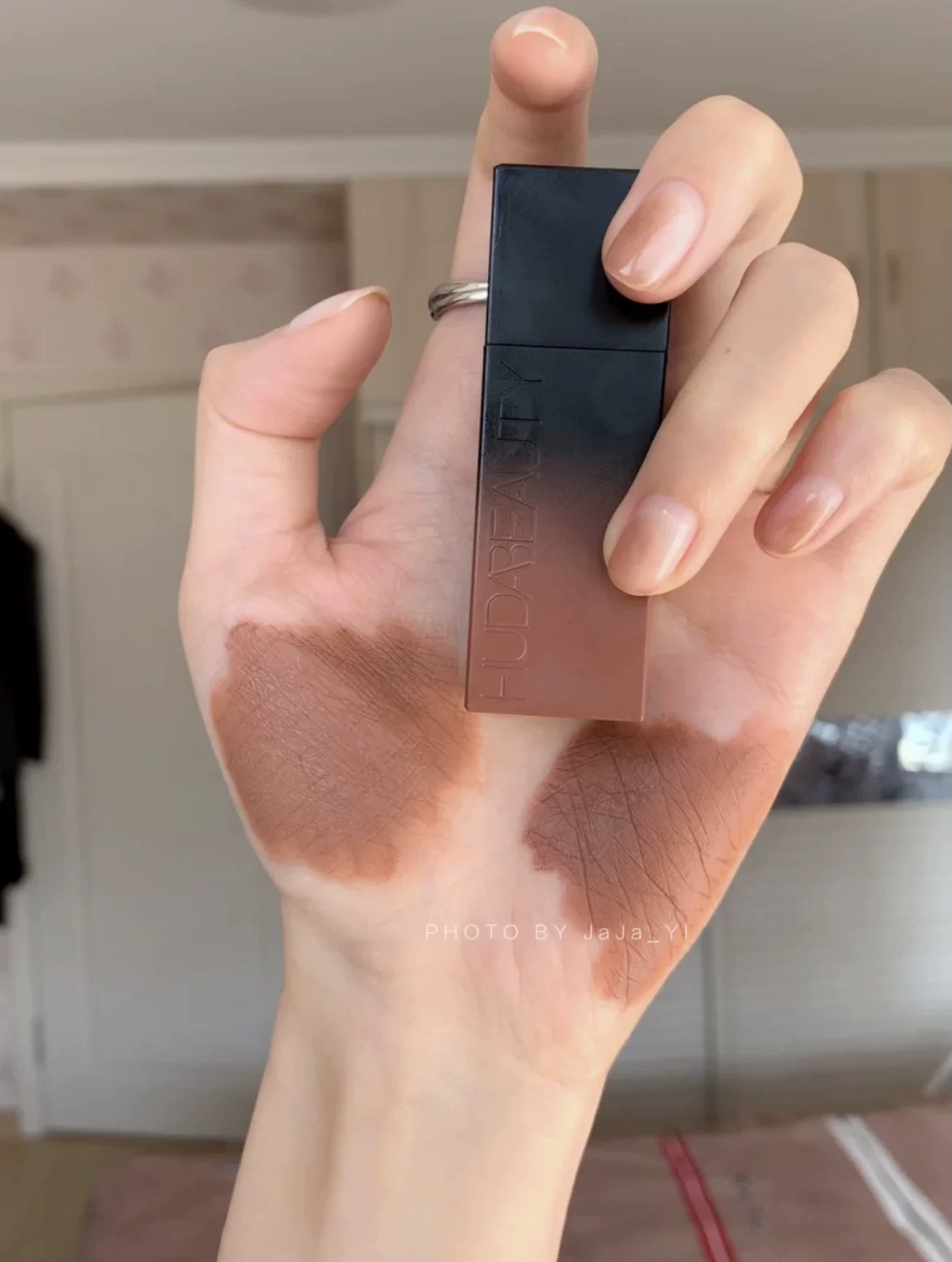 Губная помада матовая с сильной пигментацией Haitao ▼ HUDABEAUTY, помада-купол для заседания/третьей даты