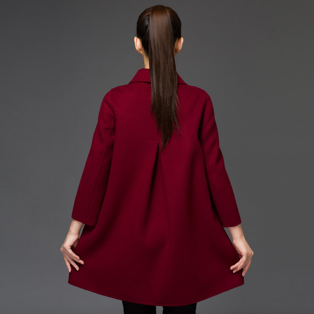 ເສື້ອຢືດ cashmere ທີ່ເຮັດດ້ວຍມືຢ່າງບໍລິສຸດ ຄວາມຍາວກາງສອງດ້ານ ເສື້ອຂົນແກະສັ້ນສໍາລັບແມ່ຍິງ A-line version doll collar coat for women