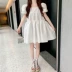 2021 mới mùa hè retro cổ điển thiết kế cổ vuông cảm giác tay phồng tay áo cao eo giảm béo búp bê váy trắng váy quần áo phụ nữ - Váy eo cao