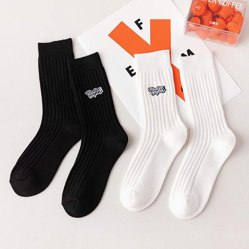 Day Department crude line Long Sox Men's autumn Winter Korean version individuality 100 hitch thick line socks delicately embroidered in barrel socks dinostocking