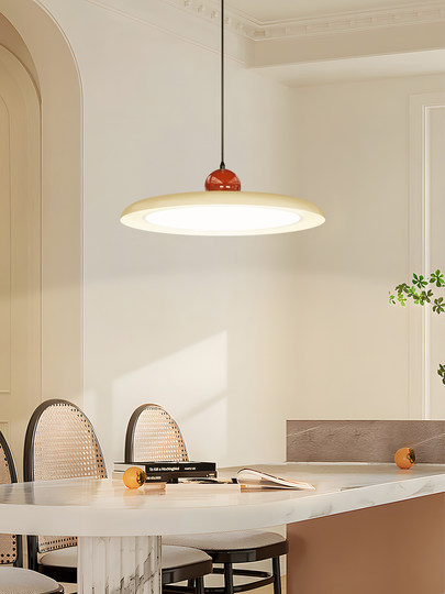 奶油风餐厅吊灯2026新款设计师飞碟全光谱饭桌主灯书房灯中山灯具