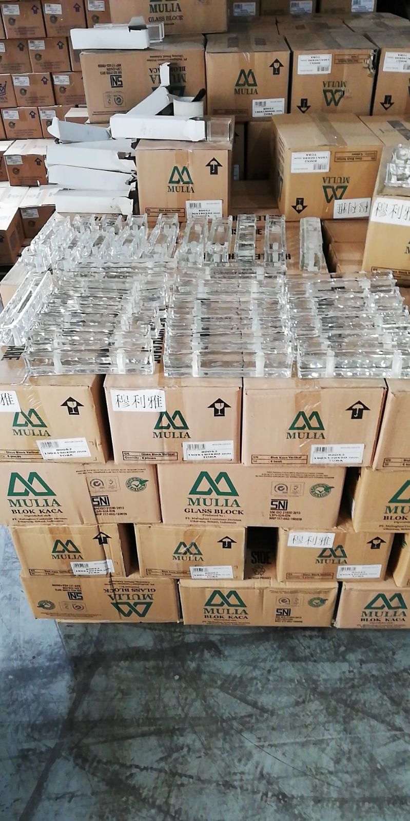 Customized hole solid glass brick crystal brick glass brick can be customized in the specification style 240*50*50mm