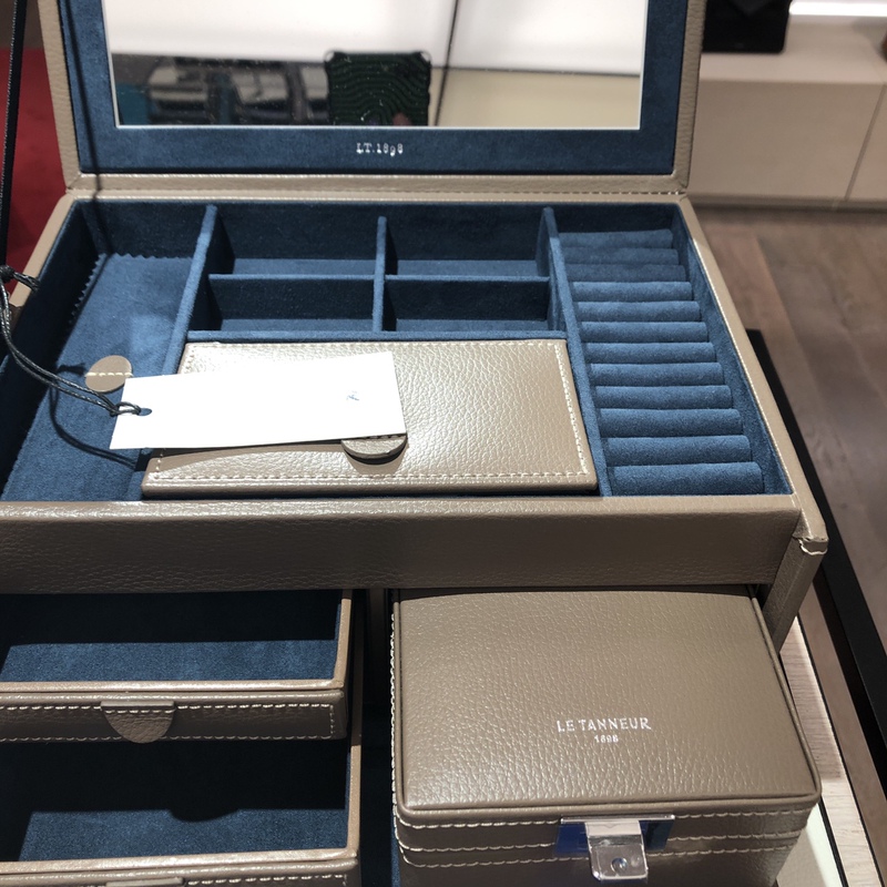 Le Tanneur Leather Jewelry Storage Box Travel Case Multi-Layer Watch Jewelry Gray Black Red Le Tanneur in Paris